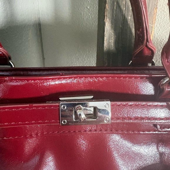Steve Madden Burgundy shoulder Tote Bag with coin purse - Picture 4 of 10